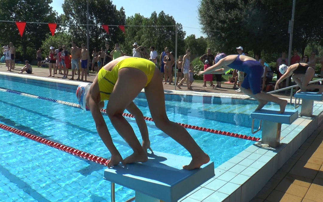 Úszóverseny a Fürdőben 07.18-án
